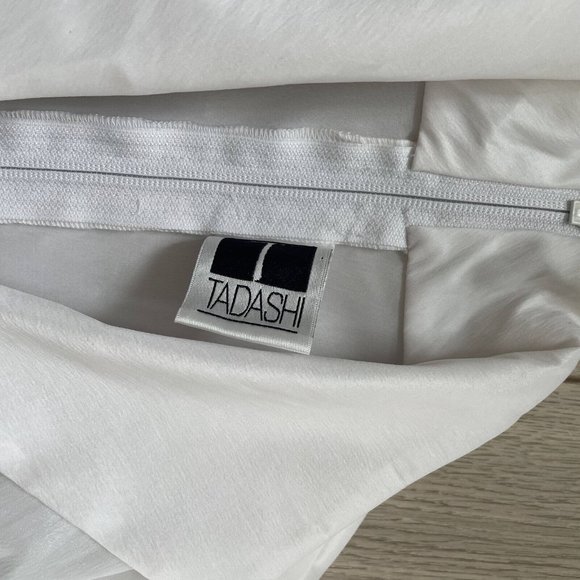 Tadashi Ruched Zip Back Collared Pin Tuck Top Women's White Cuff Sleeves Solid - Picture 3 of 7